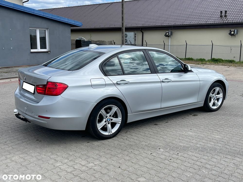 BMW Seria 3 328i xDrive Sport-Aut - 18