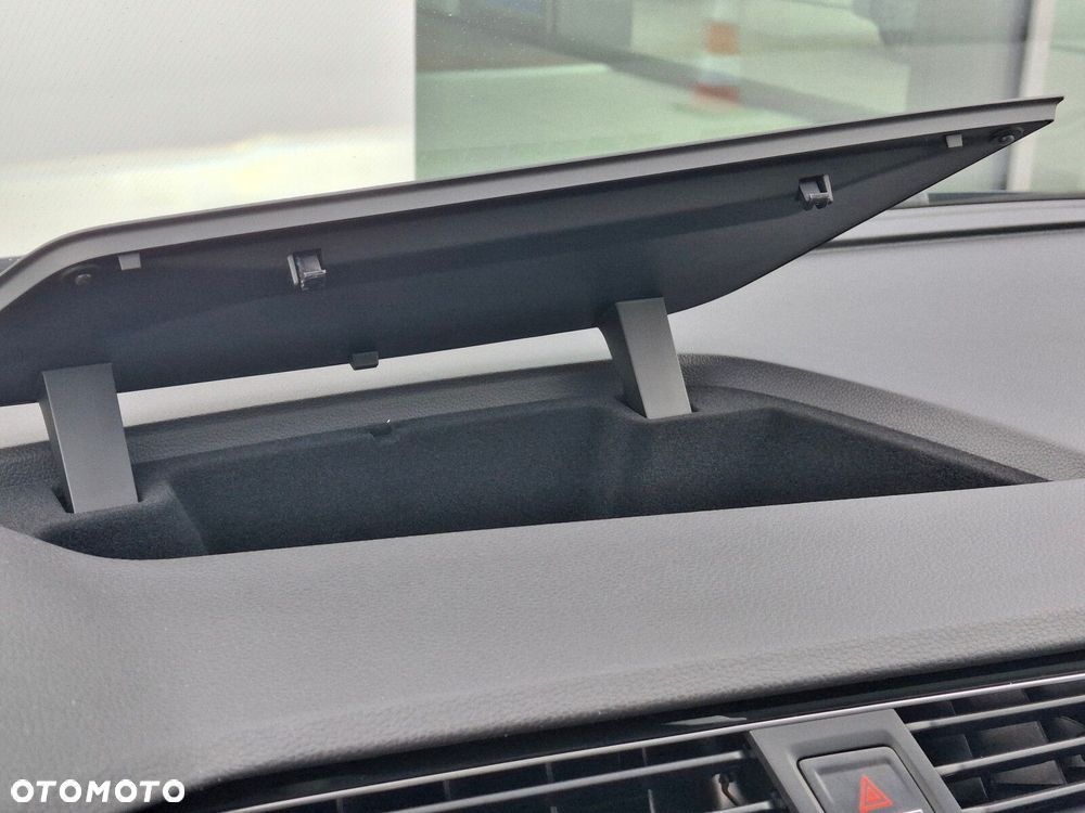 Volkswagen Touran - 34