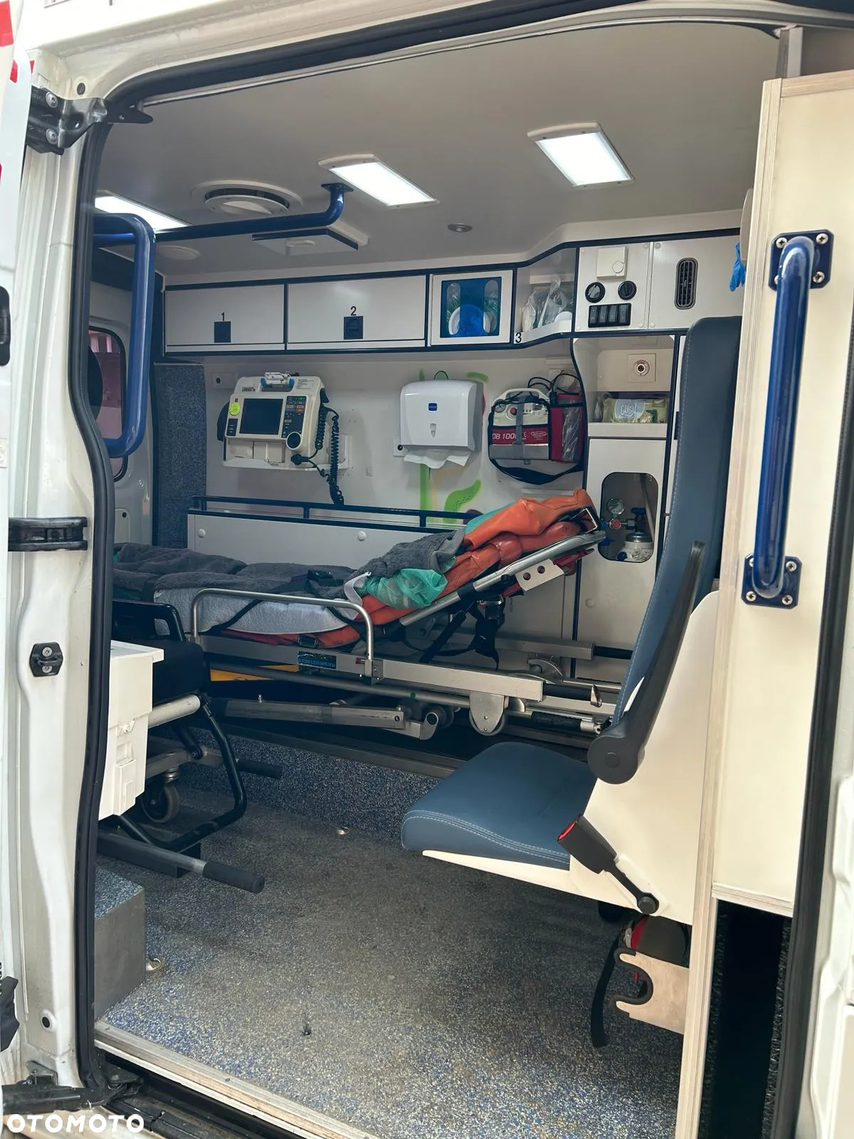 Renault Master Karetka Ambulans - 15