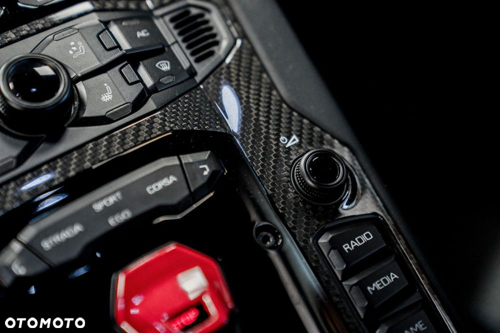 Lamborghini Aventador - 27