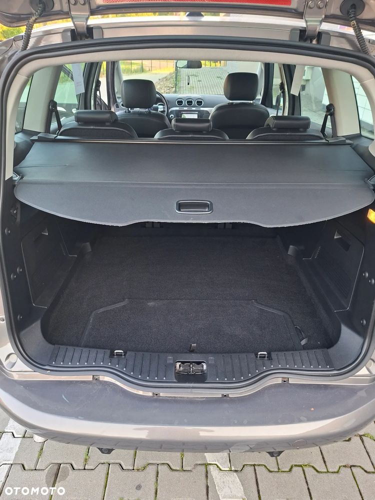 Ford S-Max - 11
