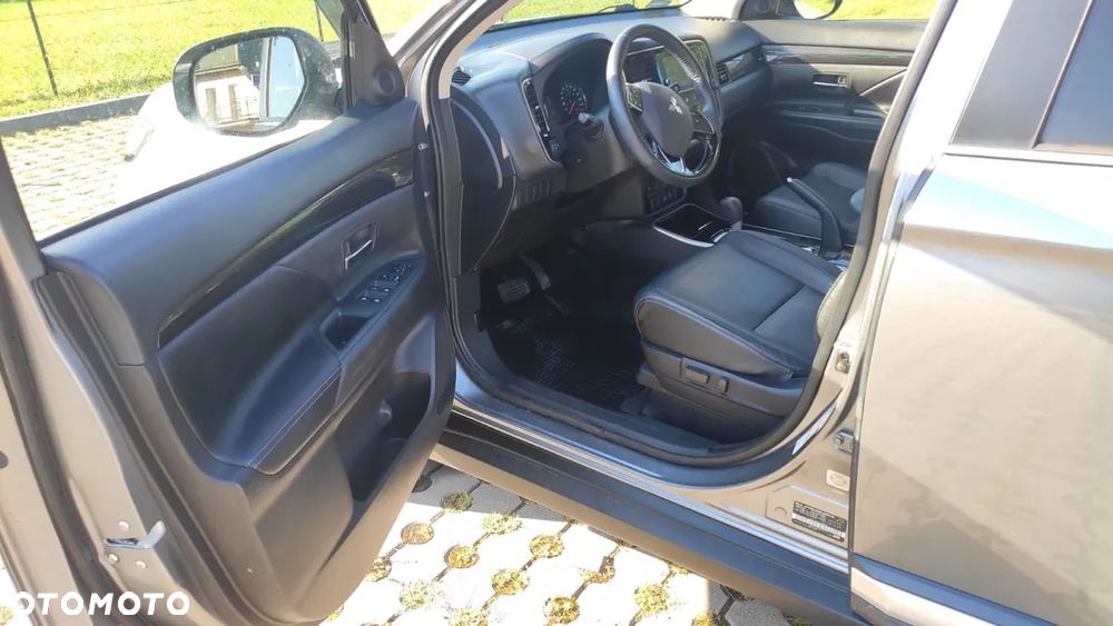Mitsubishi Outlander - 17