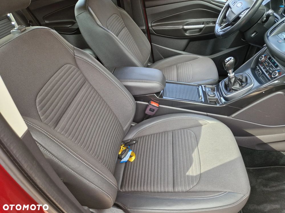 Ford Kuga 1.5 EcoBoost 2x4 Titanium - 10
