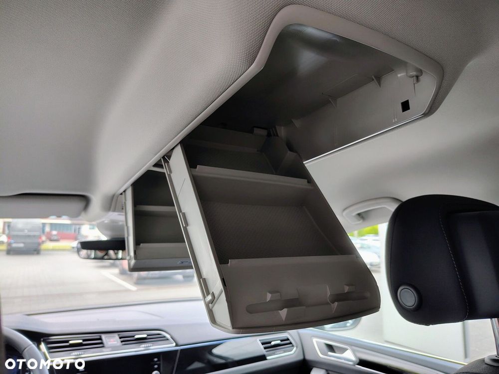 Volkswagen Touran - 26