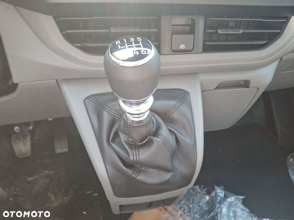 Volkswagen Transporter Skrzyniowy - 32