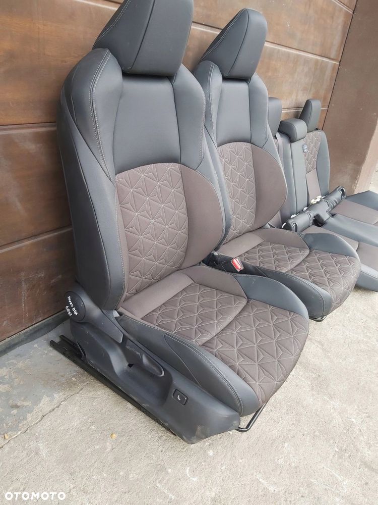 Toyota Yaris Cross Fotel przód lewy prawy skóra kanapa tył Komplet - 4