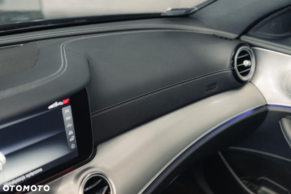Mercedes-Benz Klasa E 220 d 4-Matic 9G-TRONIC - 36