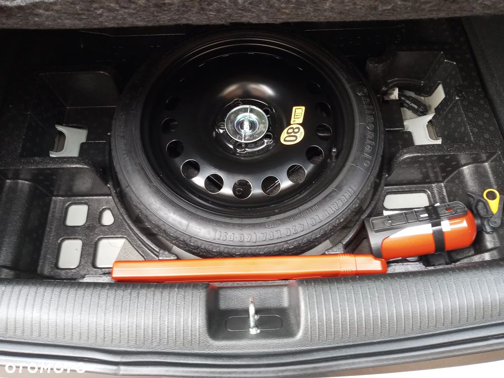 Opel Astra 1.4 T Dynamic S&S - 28
