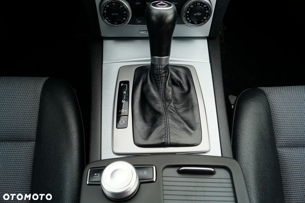 Mercedes-Benz Klasa C 180 CGI Automatik BlueEFFICIENCY Avantgarde - 28