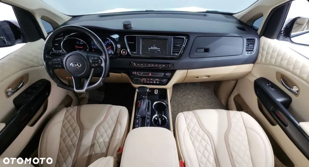 Kia Carnival - 3