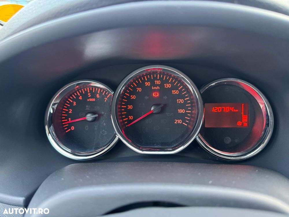 Dacia Sandero TCe 90 S&S Celebration - 13