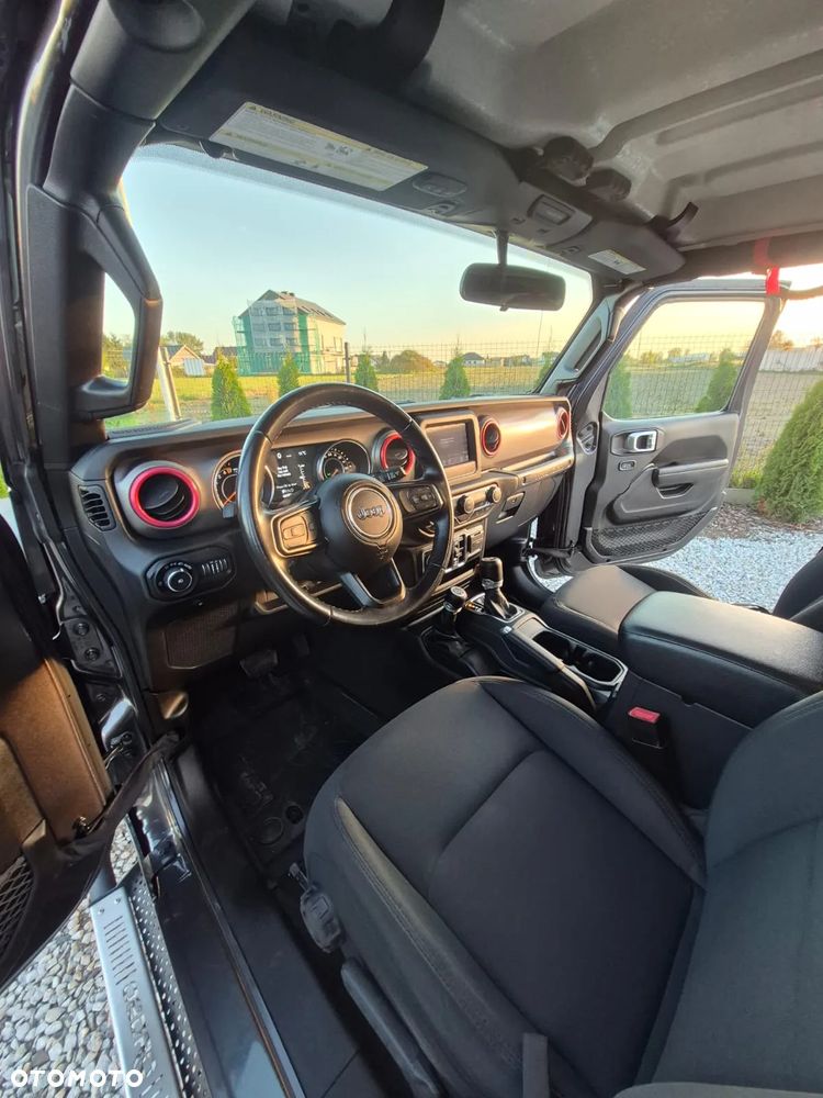 Jeep Wrangler - 21