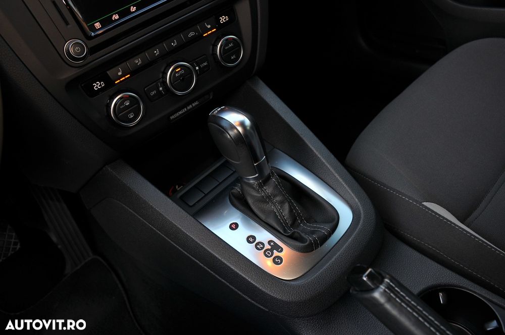 Volkswagen Jetta 2.0 TDI DSG Highline - 10