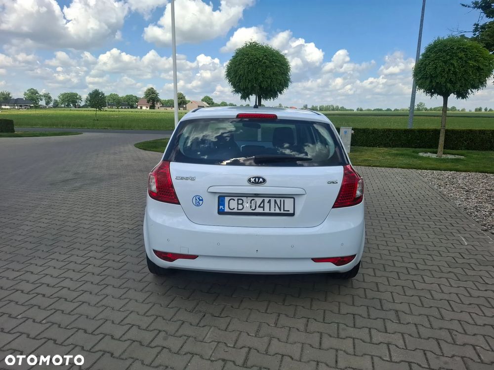Kia Ceed - 8