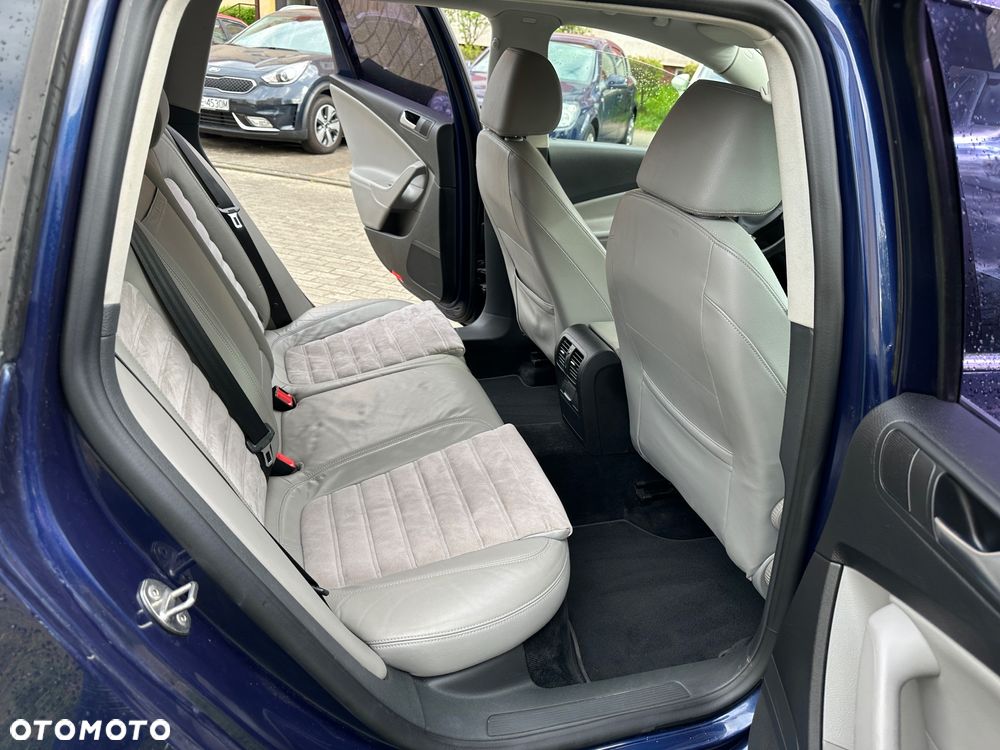 Volkswagen Passat Variant 1.8 TSI Highline - 16