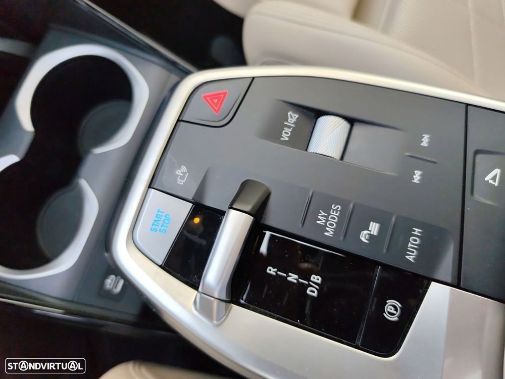 BMW iX1 eDrive20 Pack Desportivo M - 17