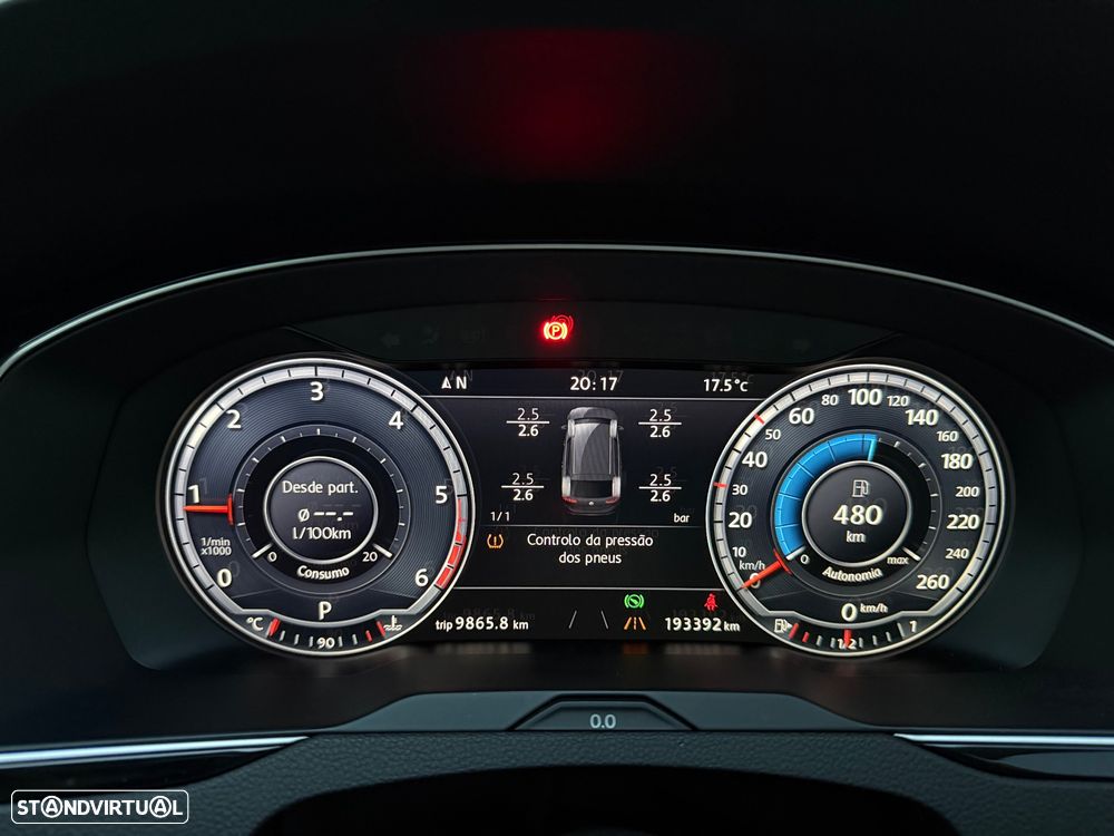 VW Passat Variant 2.0 TDI Highline DSG 4Motion - 24