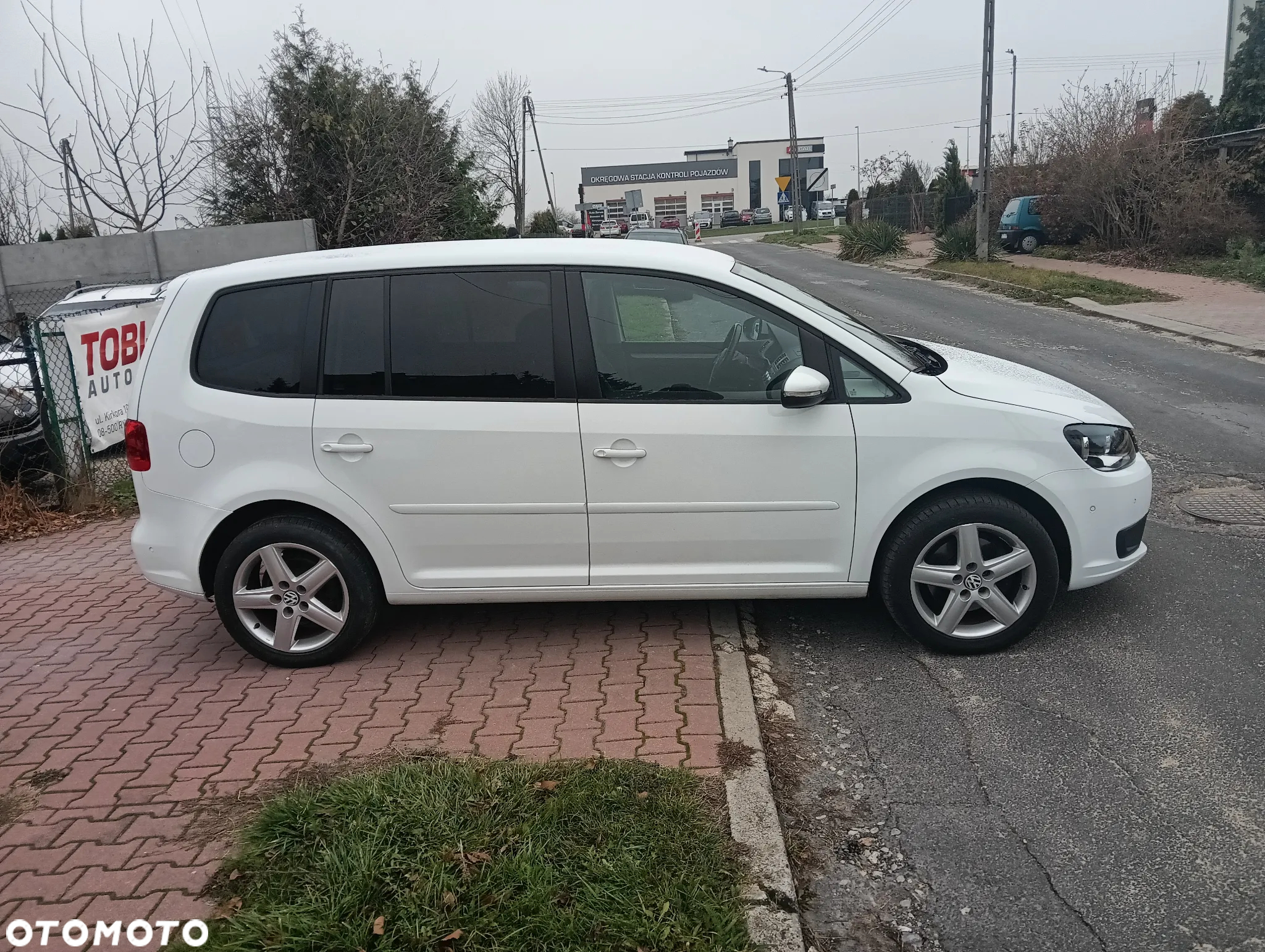 Volkswagen Touran 2.0 TDI DPF BlueMotion Technology DSG Comfortline - 19