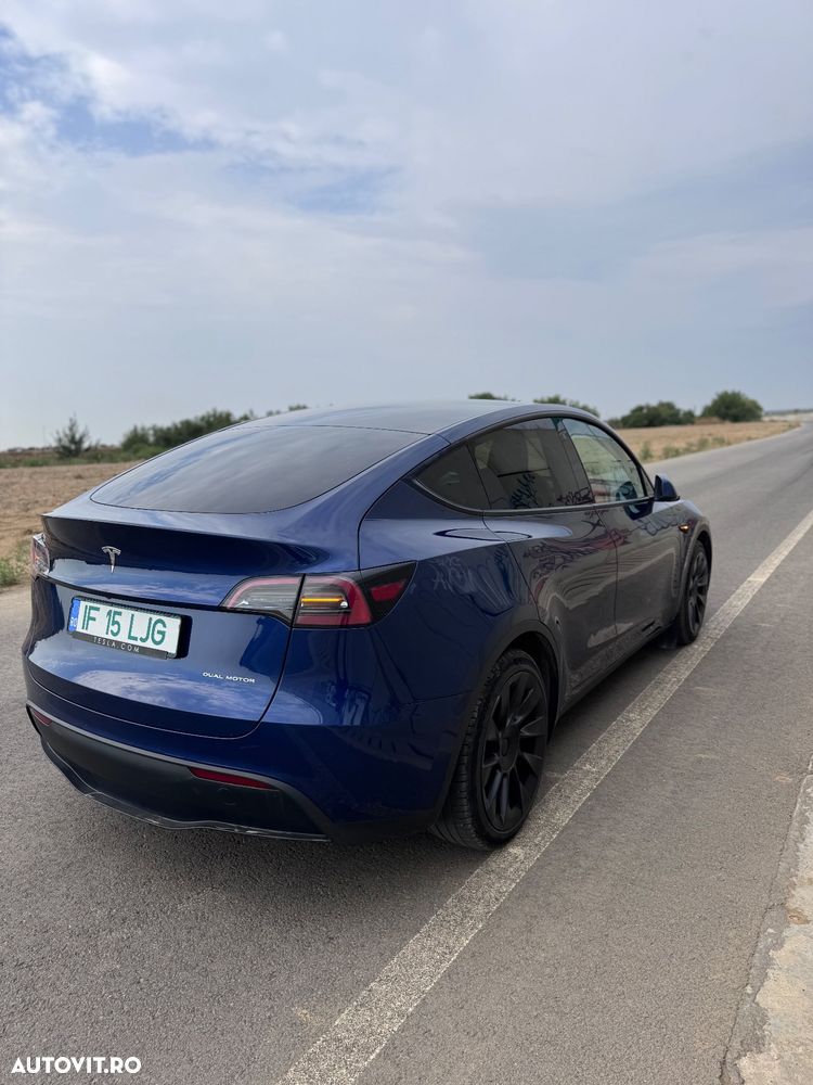 Tesla Model Y - 24