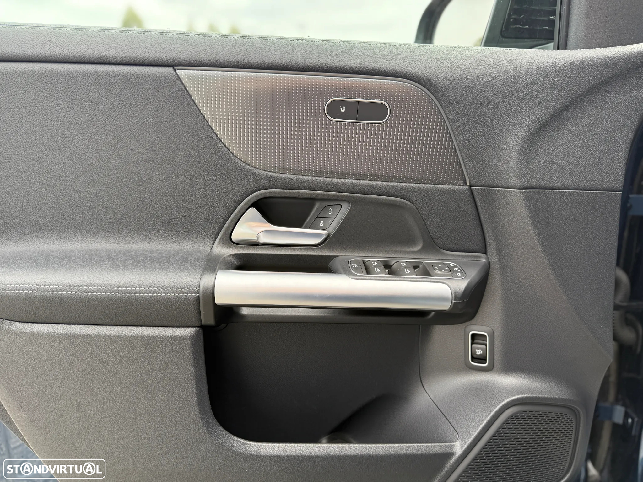 Mercedes-Benz GLA 180 7G-DCT Progressive - 12