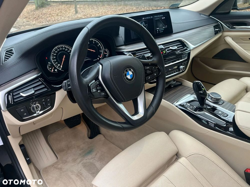 BMW Seria 5 530d Luxury Line - 28