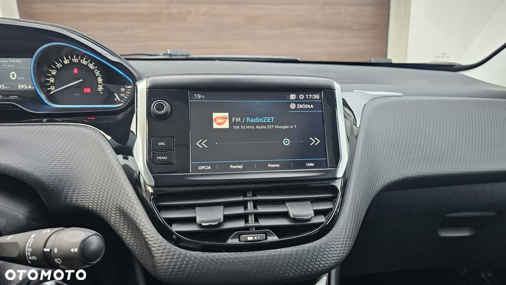 Peugeot 2008 1.2 Pure Tech GPF Allure S&S - 17
