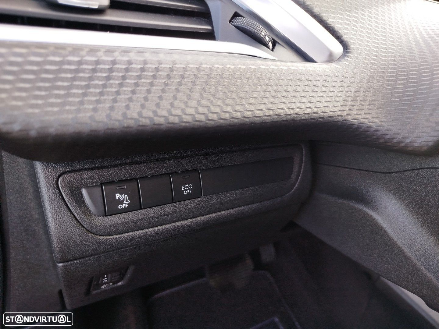 Peugeot 2008 1.2 PureTech Allure EAT6 - 26