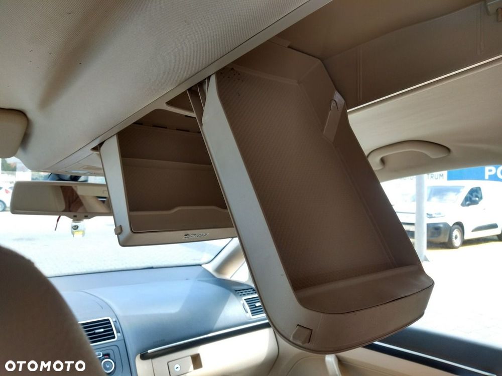 Volkswagen Touran - 29