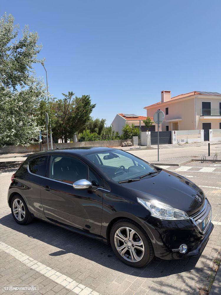 Peugeot 208 1.6 e-HDi Allure 95g - 1