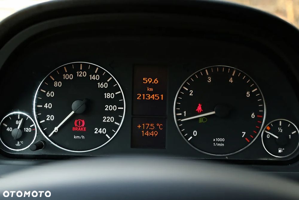 Mercedes-Benz Klasa A 150 BlueEFFICIENCY Avantgarde Flotte - 38