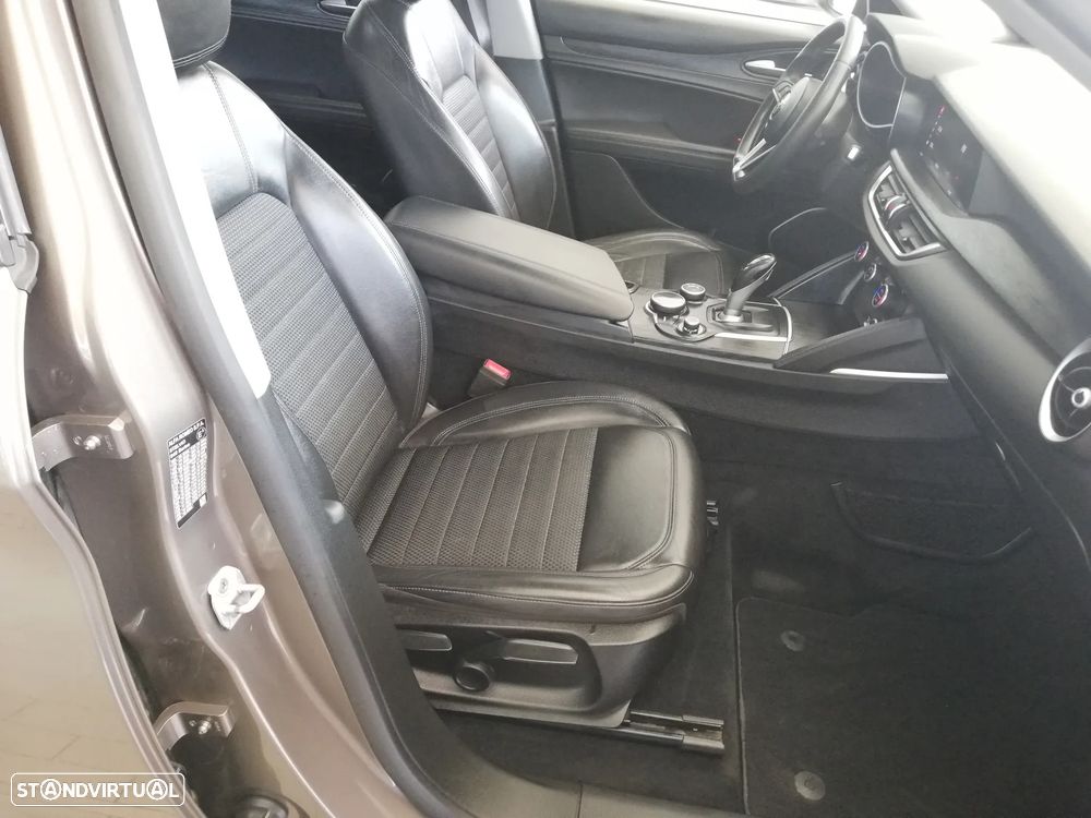 Alfa Romeo Stelvio 2.2 16V AT8 Executive - 10