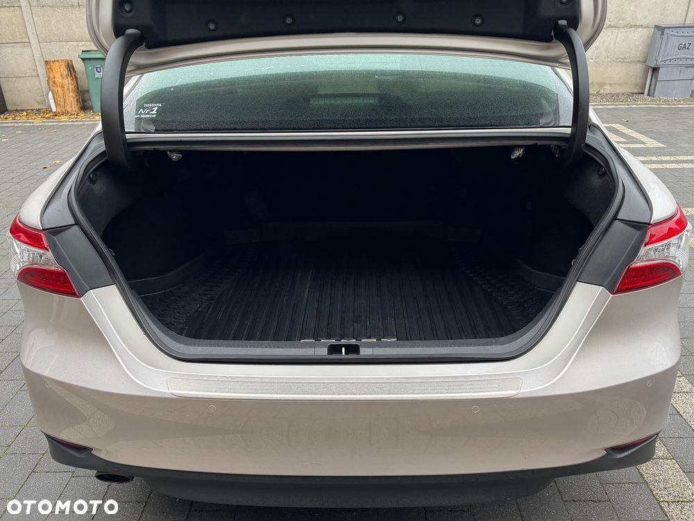 Toyota Camry 2.5 Hybrid Executive CVT - 19