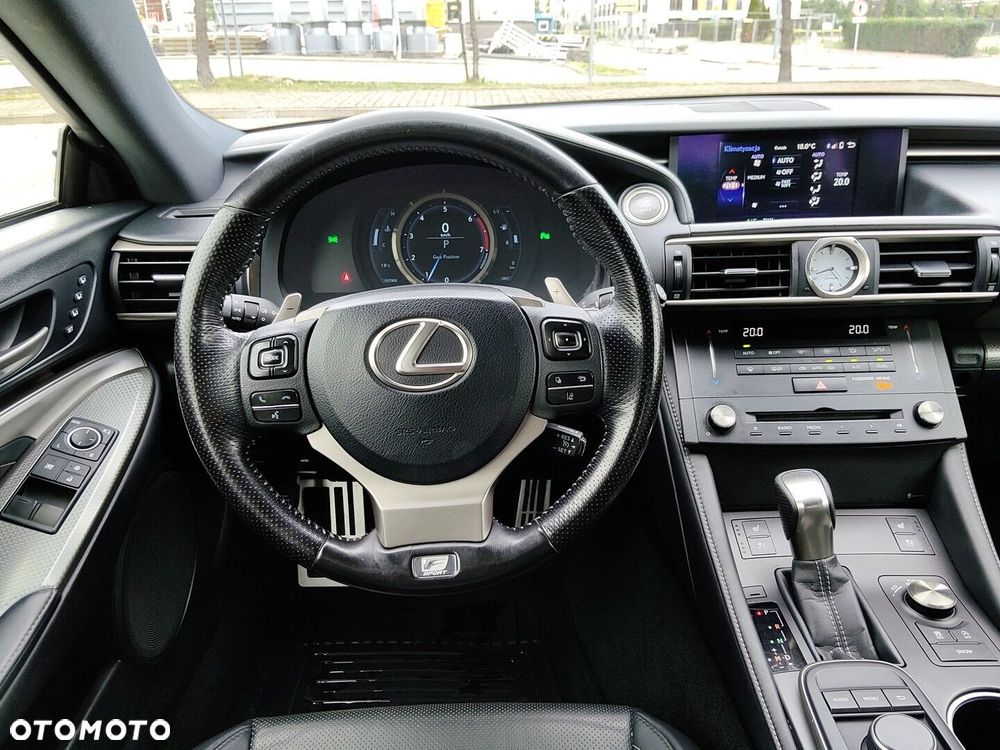 Lexus RC 200t / 300 F Sport - 12