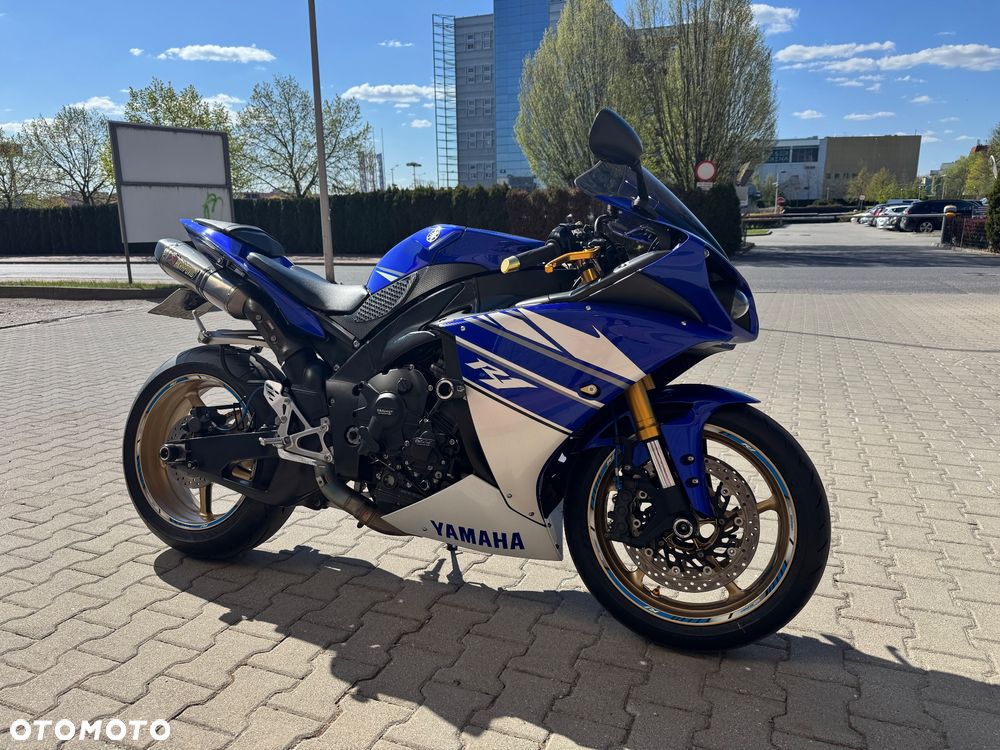 Yamaha R1 - 5