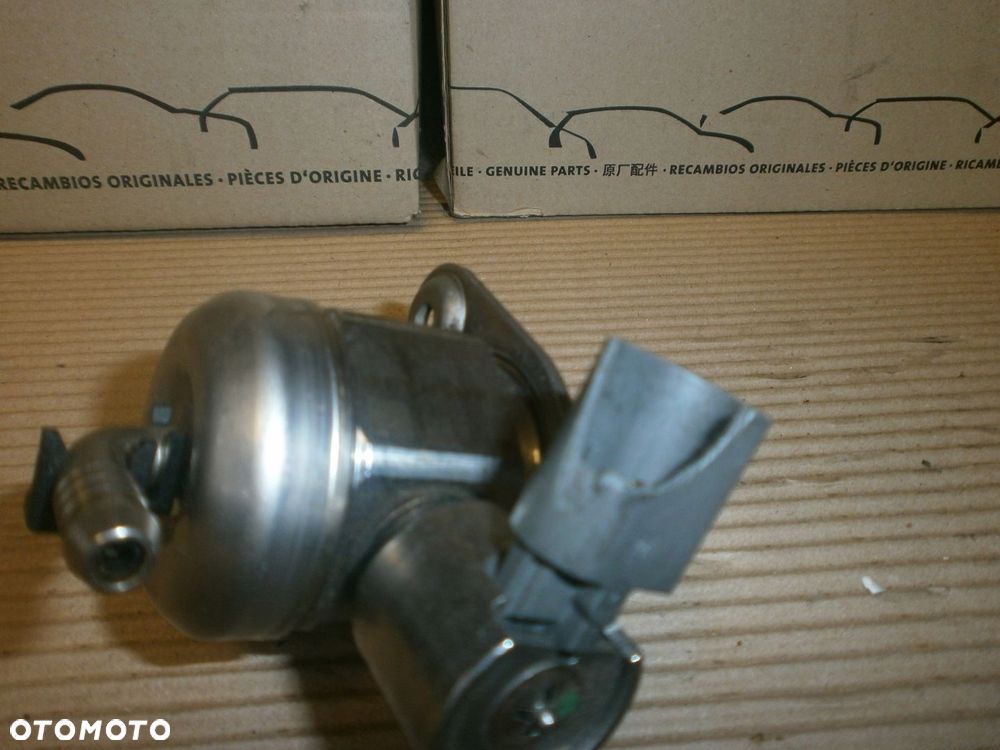 POMPA PALIWA 04E127025B VW SKODA 1,2 1,4 TSI - 2