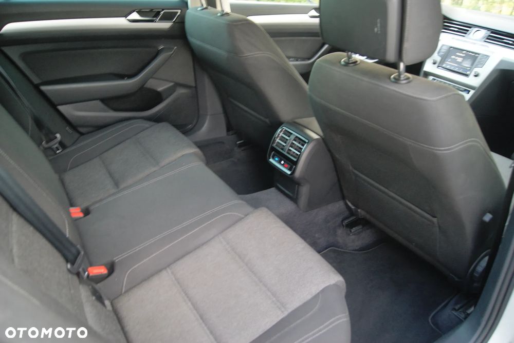 Volkswagen Passat 2.0 TDI SCR DSG Highline - 22