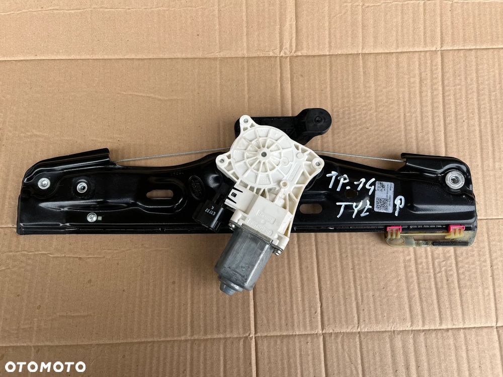 Podnośnik szyby tylny prawy FK72-27000 Land Rover Discovery Sport L550 - 1