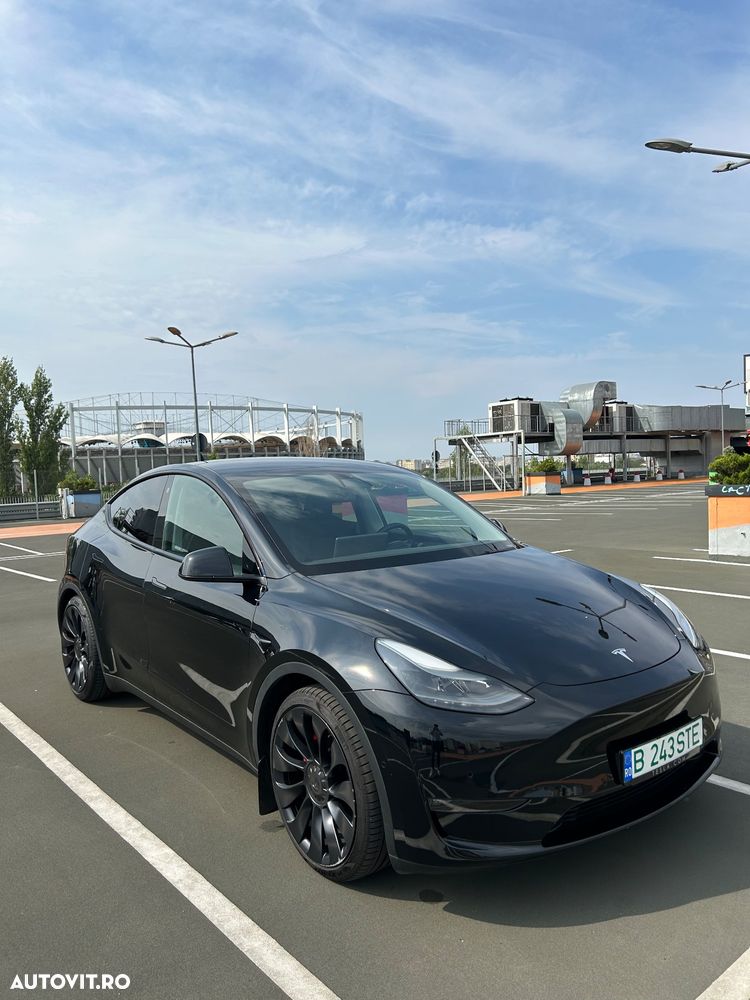 Tesla Model Y AWD Performance - 10