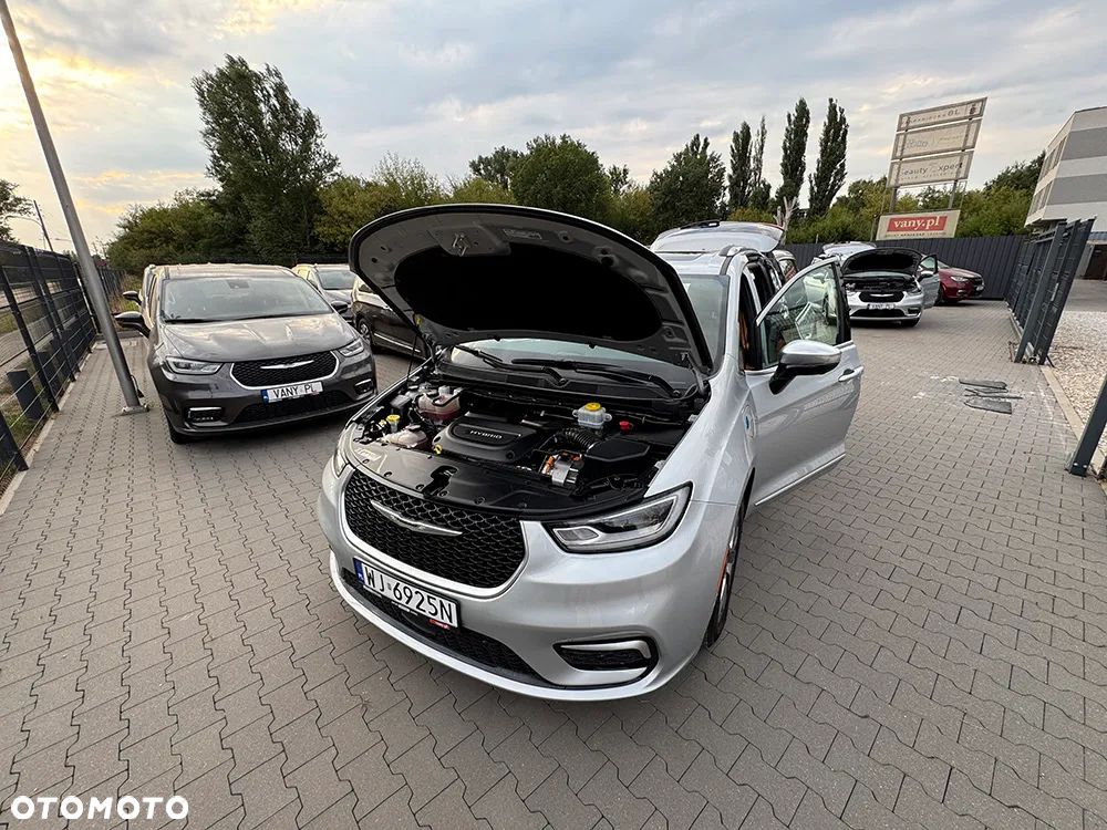 Chrysler Pacifica - 24