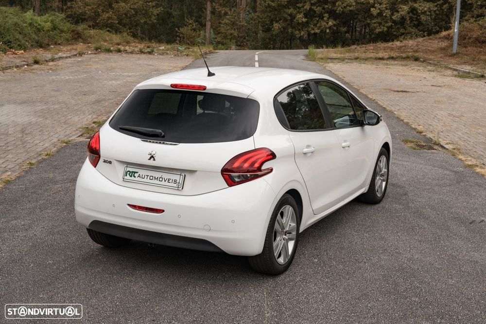 Peugeot 208 1.2 PureTech Signature - 16