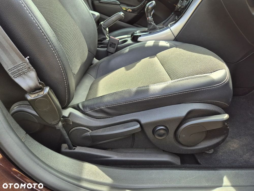 Opel Astra 2.0 CDTI DPF SportsTourer Exklusiv - 13