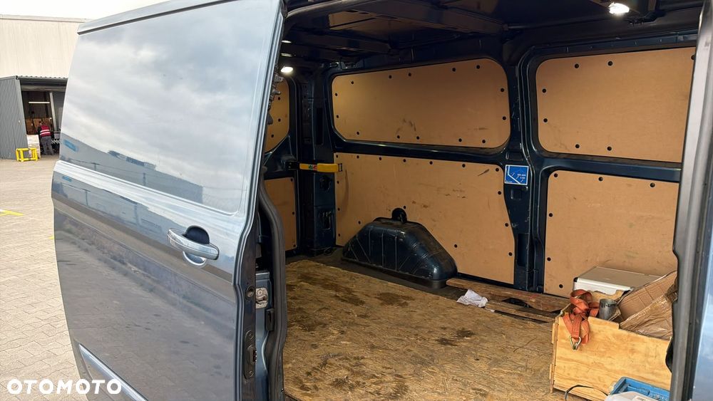 Ford TRANSIT CUSTOM - 9