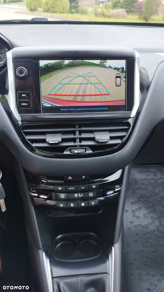 Peugeot 208 PureTech 82 Stop & Start Signature - 11