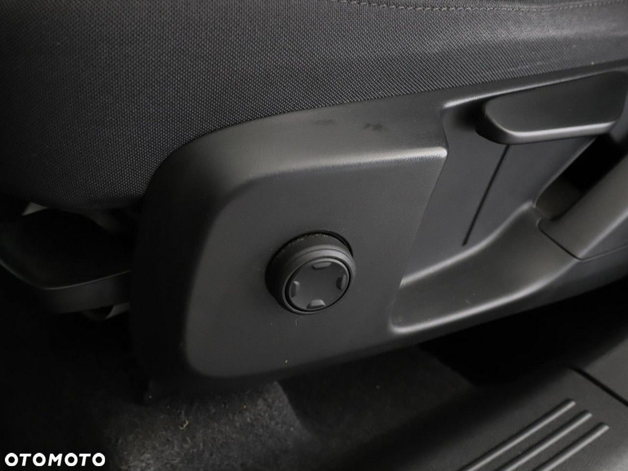 Volvo XC 40 T3 Momentum Pro - 34