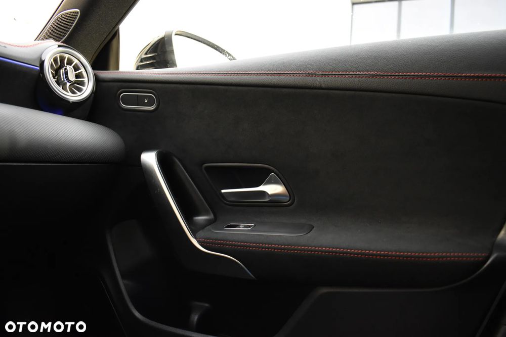 Mercedes-Benz CLA 220 7G-DCT AMG Line - 18