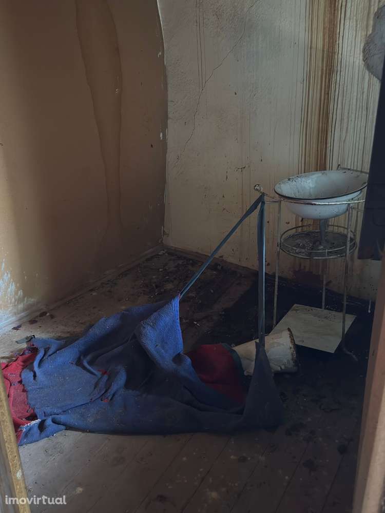 Moradia para Restaurar T3 Venda em Covas e Vila Nova de Oliveirinha,Tá - Grande imagem: 4/14