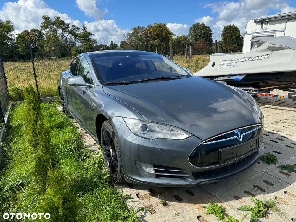Tesla Model S - 1