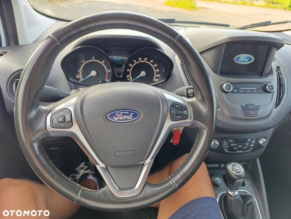 Ford Transit Courier - 19