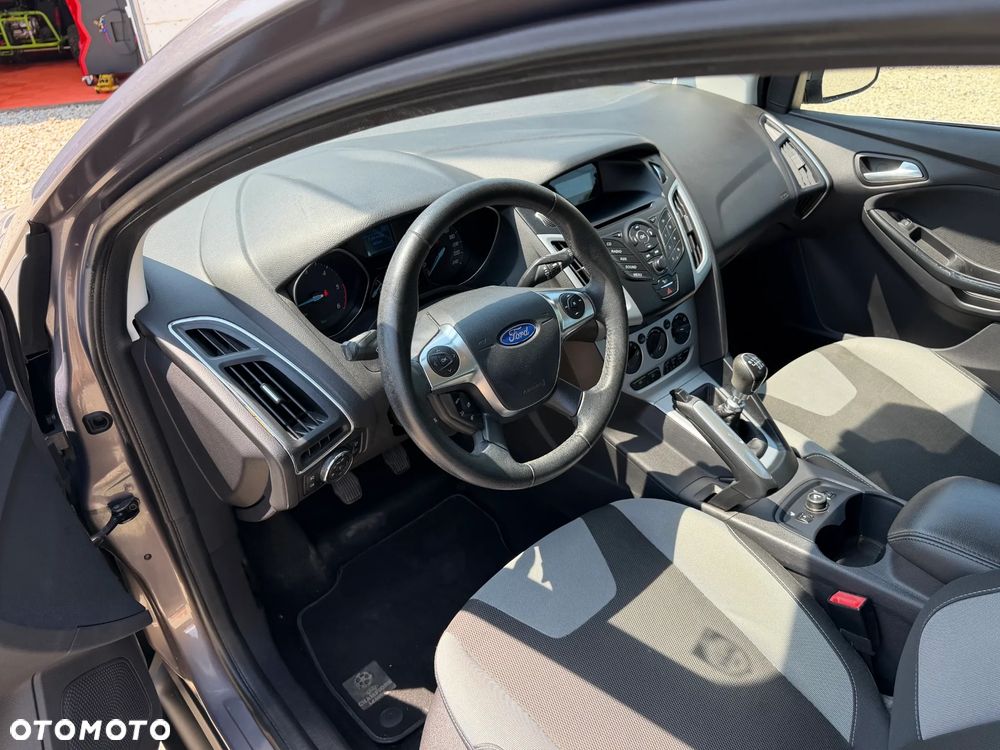 Ford Focus 1.6 TDCi DPF Champions Edition - 8