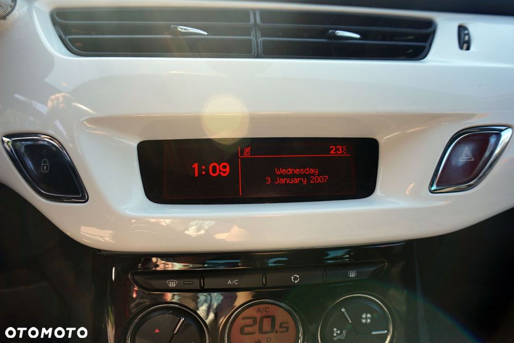 WYŚWIETLACZ RADIA ZEGAREK DS3 I  CITROEN 2010-2014 - 1